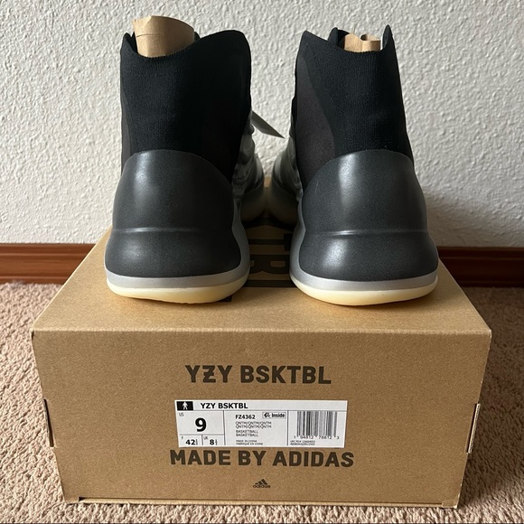 yeezy tennis shoes men